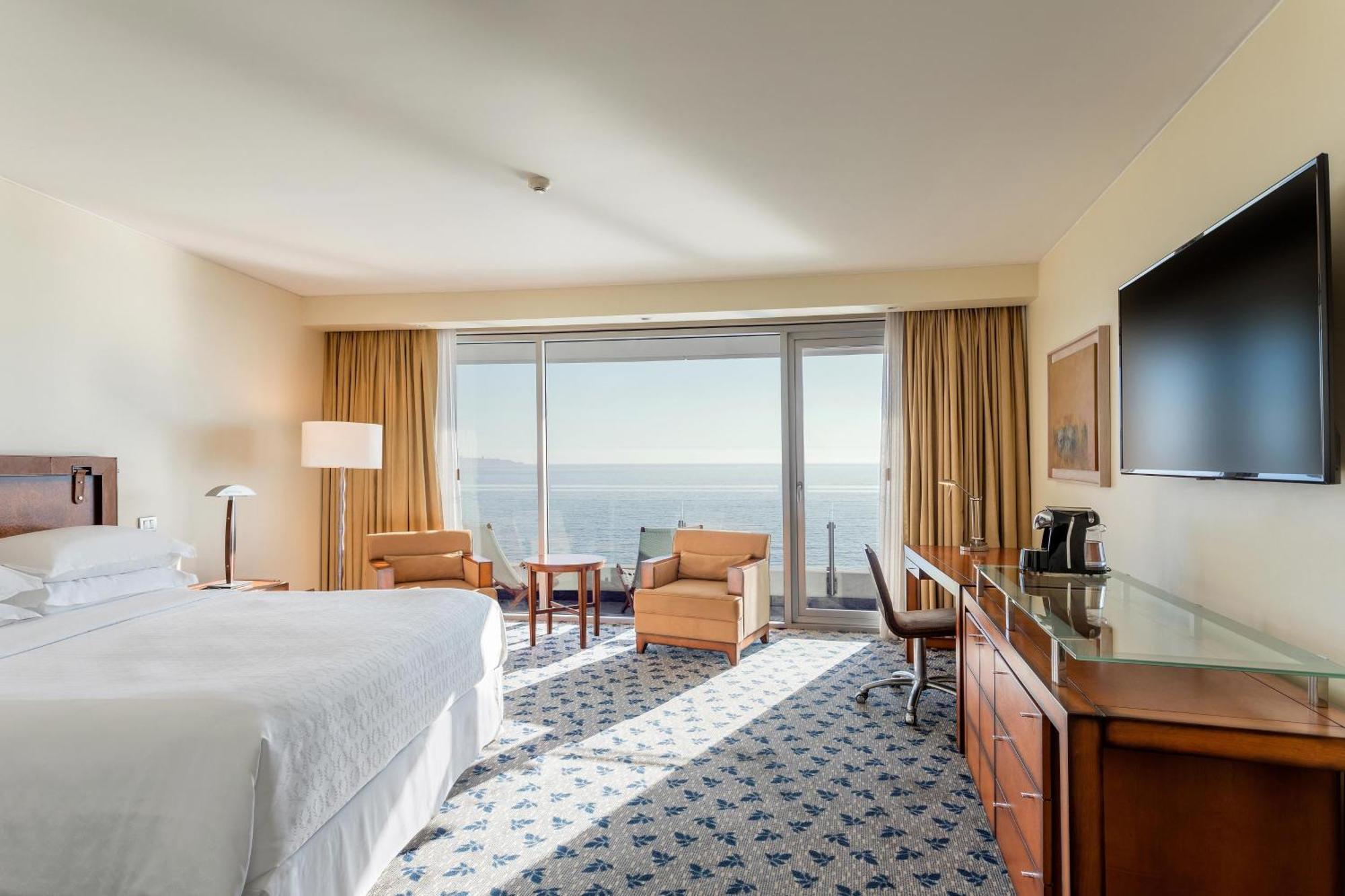 Sheraton Miramar Hotel & Convention Center Винья-дель-Мар Экстерьер фото A guest room at the Hilton Athens