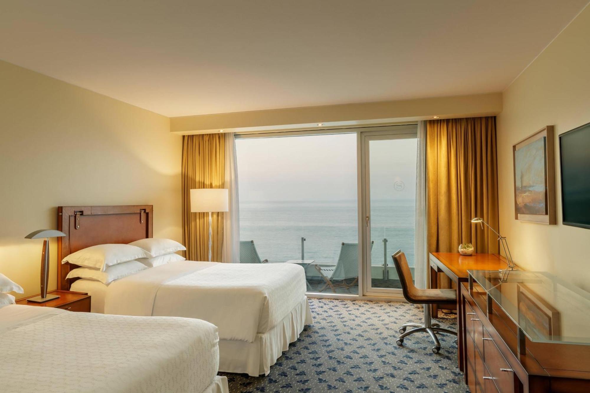 Sheraton Miramar Hotel & Convention Center Винья-дель-Мар Экстерьер фото A guest room at the Hilton Alexandria