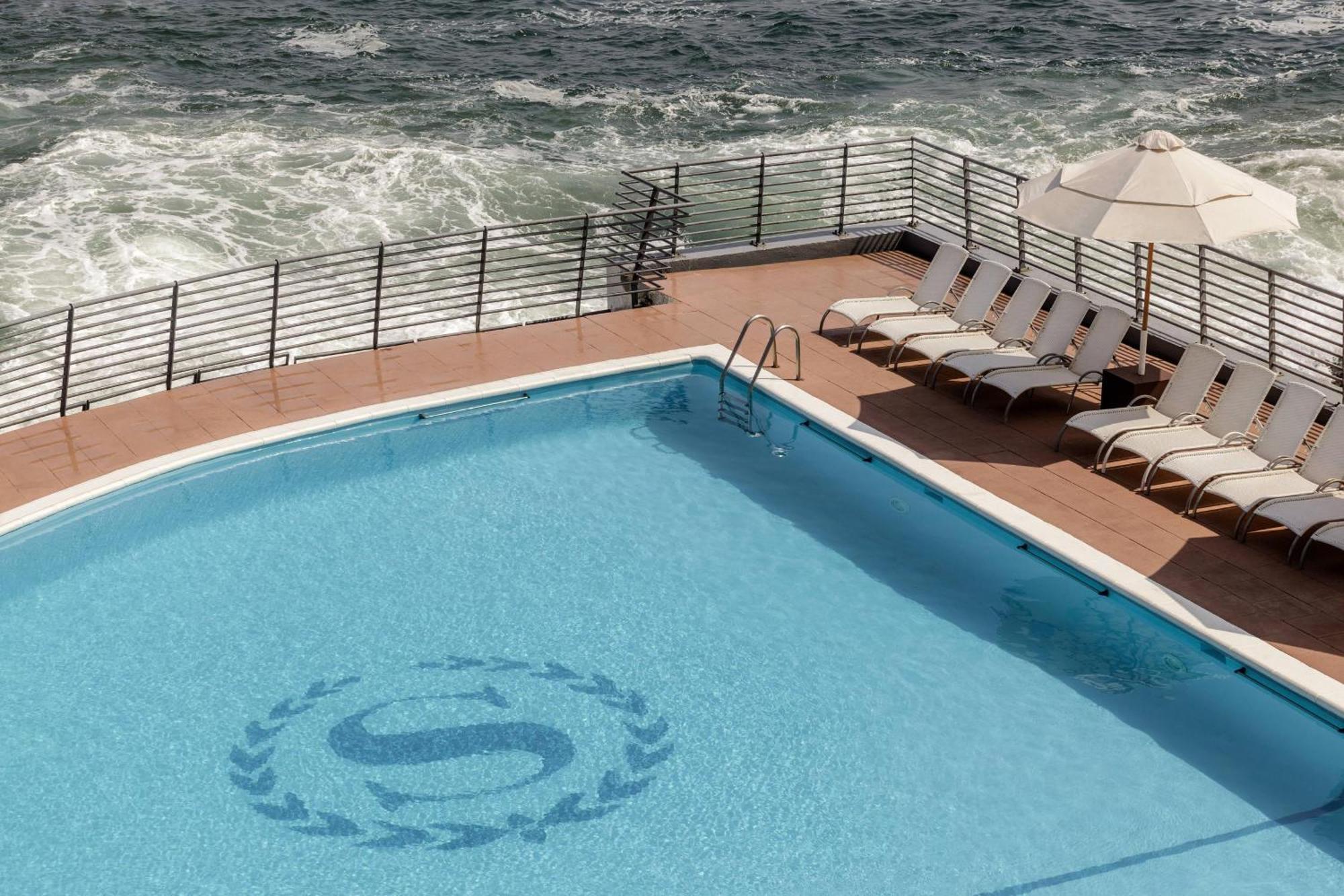 Sheraton Miramar Hotel & Convention Center Винья-дель-Мар Экстерьер фото The pool on the top deck of the ship