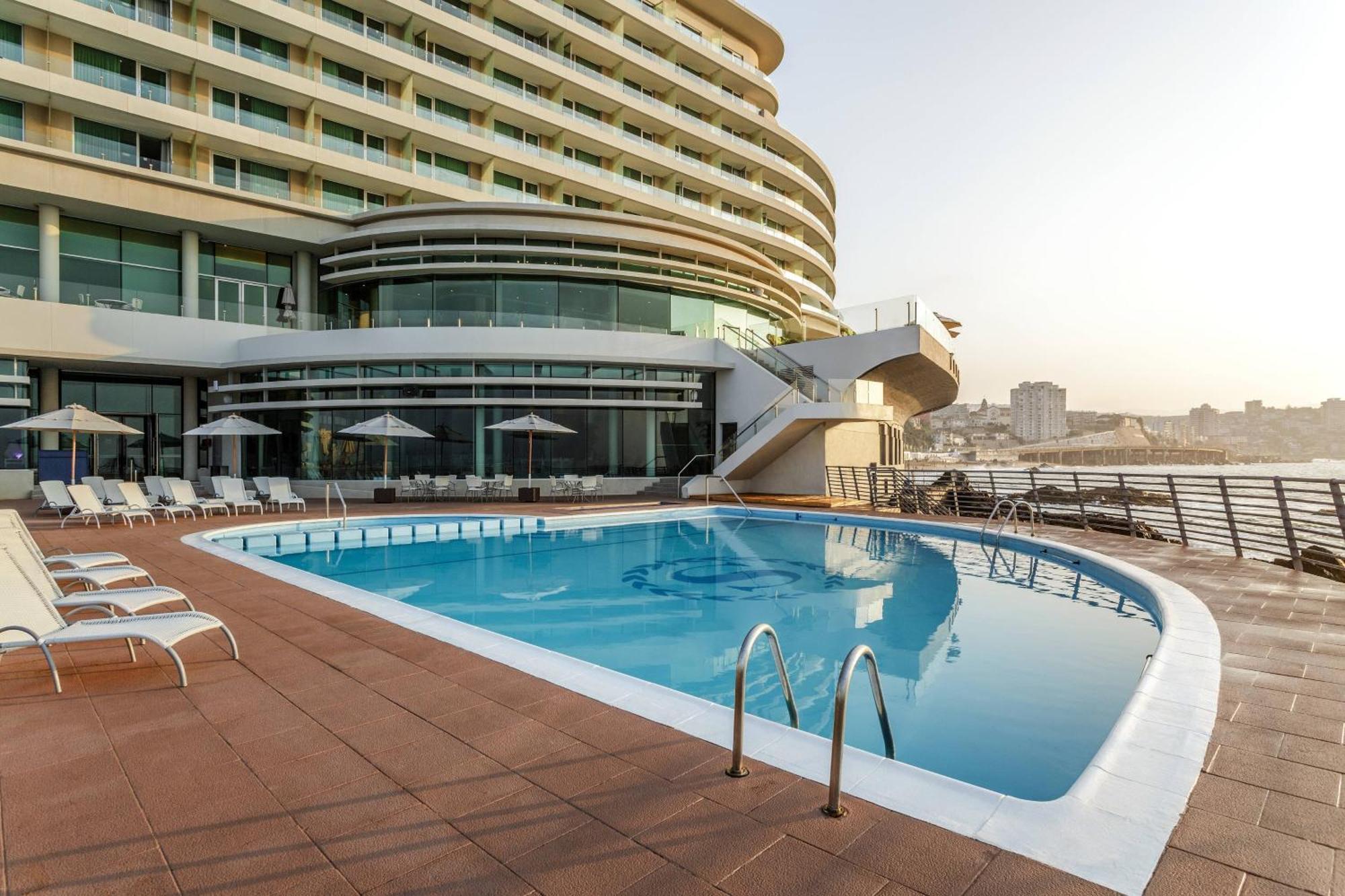 Sheraton Miramar Hotel & Convention Center Винья-дель-Мар Экстерьер фото The pool deck of the MSC Orchestra